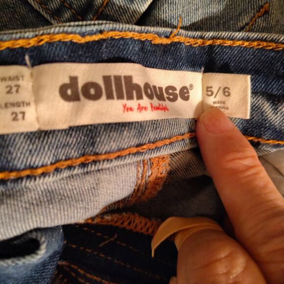 Dollhouse Barrel Jeans – Size 27 – Style & Stretch - Picture 7 of 9